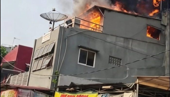 Dapur Rumah Makan Padang Terbakar, Tiga Pekerja Luka Bakar