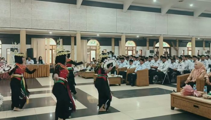 Pelajar MTs di Bartim Tampilkan Tari Jubata Banoa
