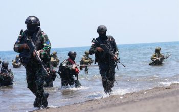 TNI dan ADF Uji Operasi Gabungan Laut, Udara, dan Darat di Situbondo