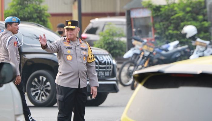 Kapolda Kalsel Turun Langsung Atur Lalu Lintas di Bundaran Palam