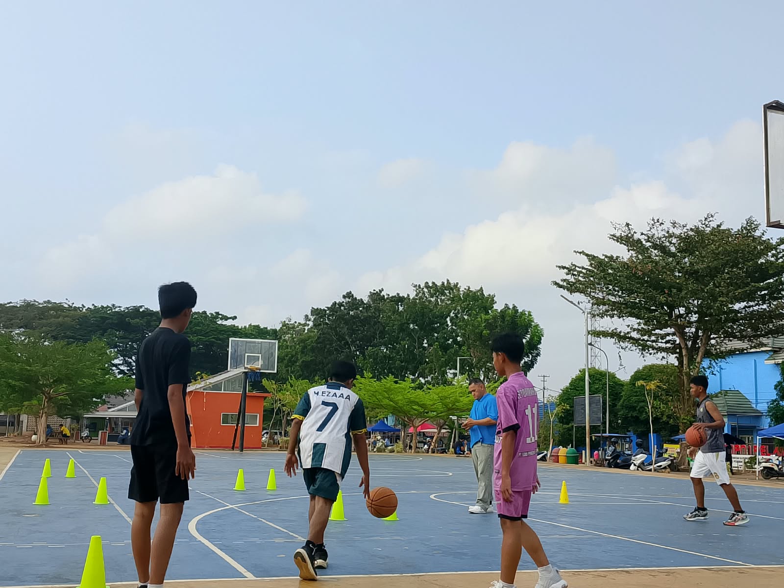 Komunitas Basket Tanah Laut Gelar Latihan Bersama di Lapangan Hasan Basri
