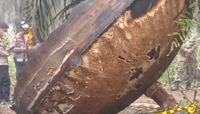 Benda Logam Ditemukan di Kebun Sawit Kotim, Sebelumnya Terdengar Dentuman